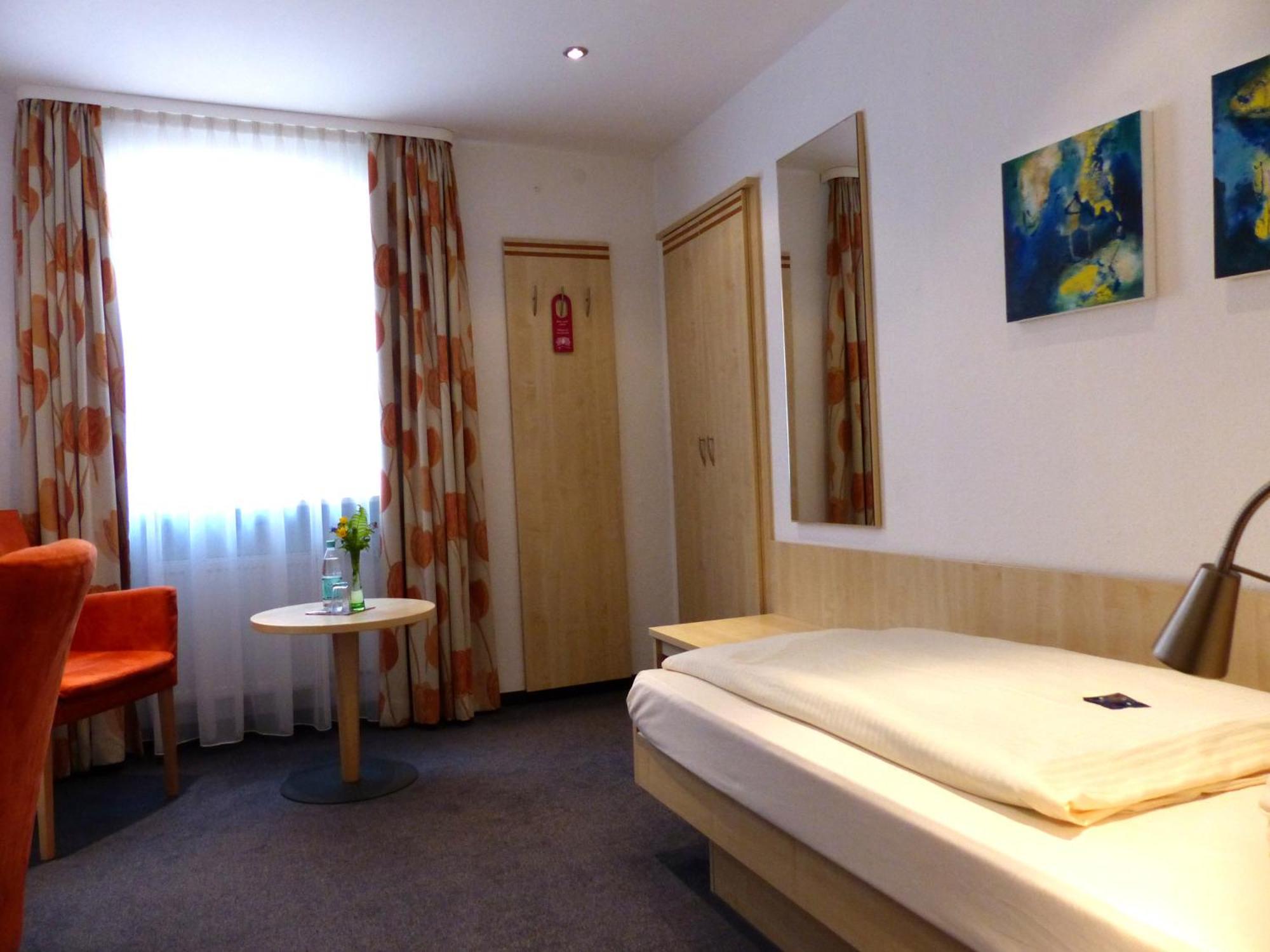 Hasi'S Hotel Grafing Exteriör bild